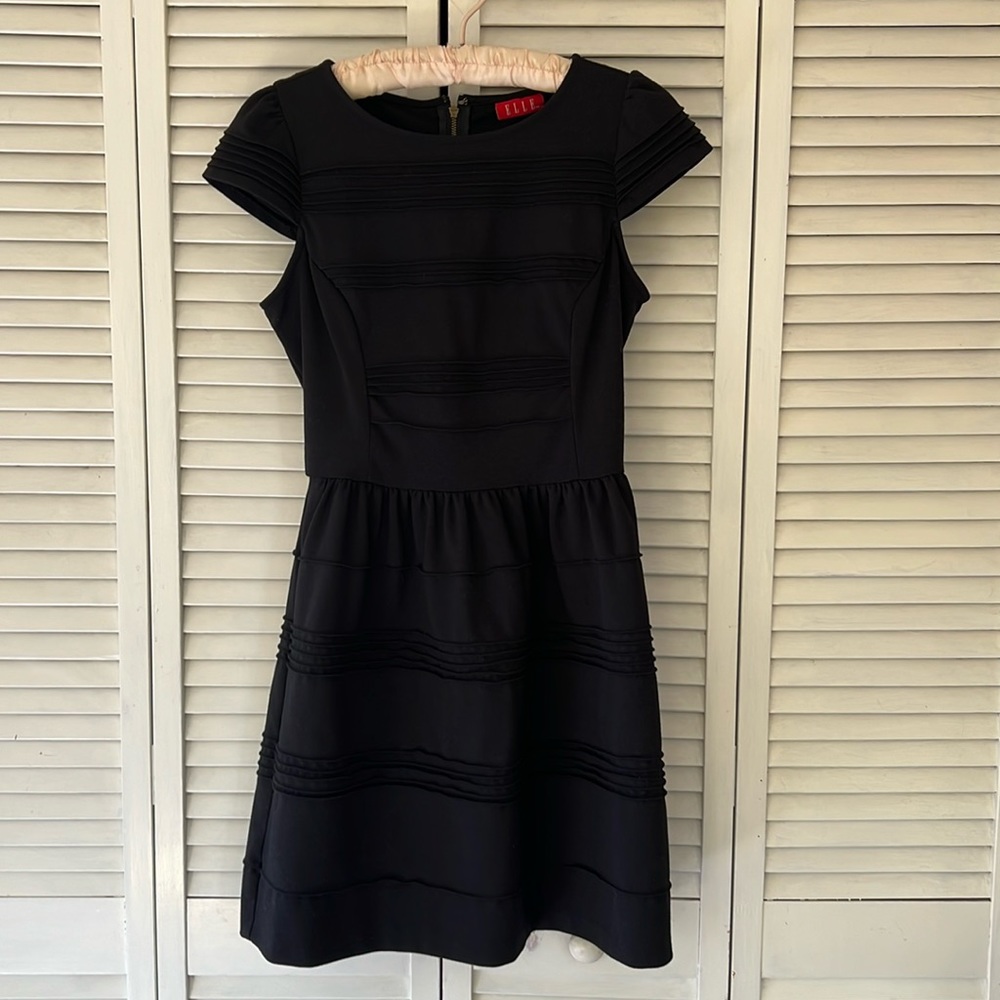 Elle Womans Sheath Dress, Size 4